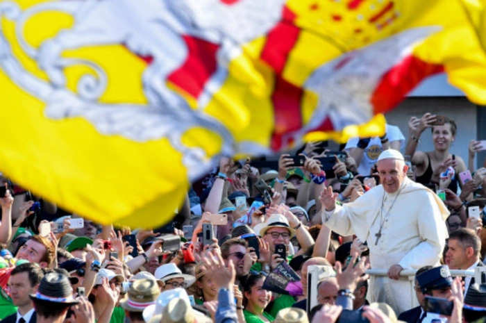Da Grenzen auch in Europa "langsam aber stetig" geschlossen würden, sollten Katholiken Verschiedenheiten überbrücken und Beispiel für "harmonisches christliches Zusammenleben" sein, so der Vorsitzende des Internationalen Ministrantenbunds CIM.