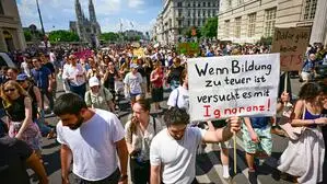 "Sparkurs stoppen - #UniRetten" lautete das Motto der Kundgebung in Wien