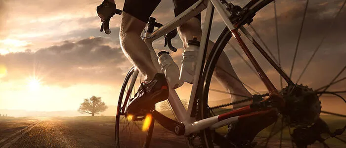 Der Rennradfahrer kam bei der Kollision zu Sturz (Sujetbild)