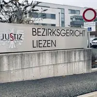 Der Diebstahl mehrerer tausend Euro brachte der Frau eine Gerichtsverhandlung ein 