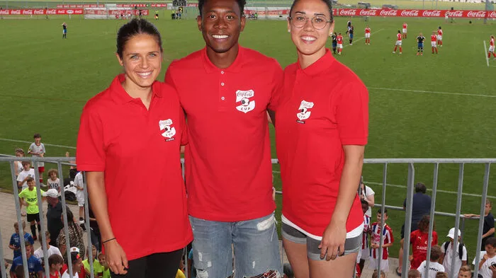 ... das größte Turnier für U12-Teams in Österreich - mit drei prominenten Botschaftern: Laura Feiersinger, David Alaba und Manuela Zinsberger