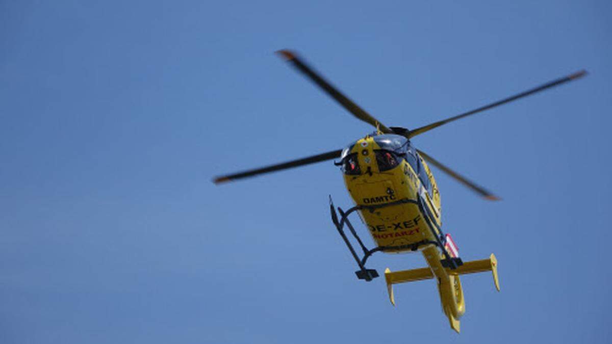 Der Pensionist wurde mit dem Rettungshubschrauber nach Graz geflogen