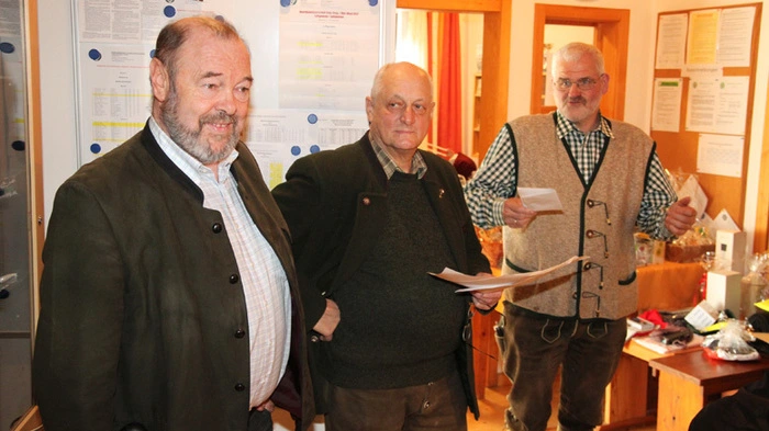 Seit fünf Jahren lädt der Schützenverein Stainz zur Vereinemeisterschaft im Luftgewehrschießen. „Gemeinsam kann nicht schlecht sein“, waren Obmann Paul Stelzl und Bürgermeister Walter Eichmann über vierzig Teilnehmer erfreut. Die Sieger: Mannschaftswertung:  ÖKB 1 FF Stainz 1 und TSV Stelzl, Einzel: Wilhelm Winkler, Joachim Winkler, Gerald Liebmann, Glücksscheibe: Werner Gaich, Joachim Winkler, Emilia Ghenea.