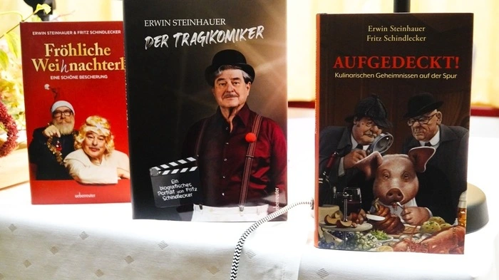 Spannendes und Heiteres bietet die Biographie "Erwin Steinhauer - Der Tragikkomiker".  Bei der Lesung in Anger waren Steinhauer und sein jahrzehntelanger Co-Autor Fritz Schindlecker zu Gast. 