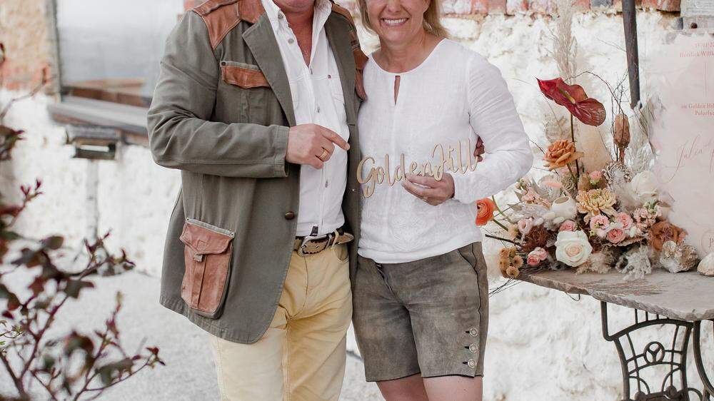 Andreas und Barbara Reinisch freuen sich über Gold für das österreichweit beste Hideaway Hotel mit Flair 