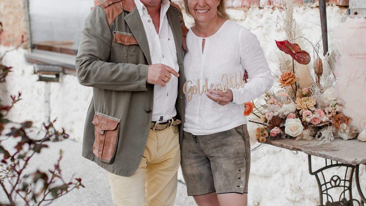Andreas und Barbara Reinisch freuen sich über Gold für das österreichweit beste Hideaway Hotel mit Flair 