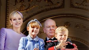 Die Fürstenfamilie am Balkon