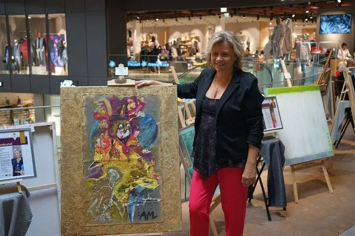 In ihrer Festrede betonte Initiatorin Michaela Lukmann, wie wichtig es ist, Kunst von Frauen sichtbar zu machen.