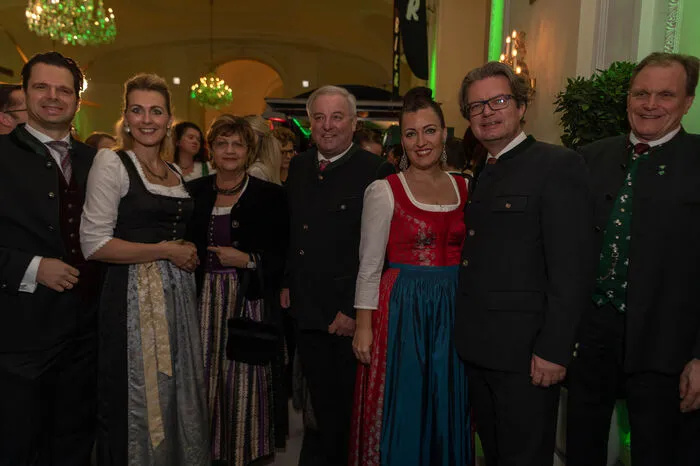 Remus-Finanzchef Andreas mit seiner Frau, Ministerin Christine Aschbacher, Marianne mit ihrem Mann, Landeshauptmann Hermann Schützenhöfer, Iris Müller-Guttenbrunn mit Landesrat Christopher Drexler sowie Erwin Dirnberger