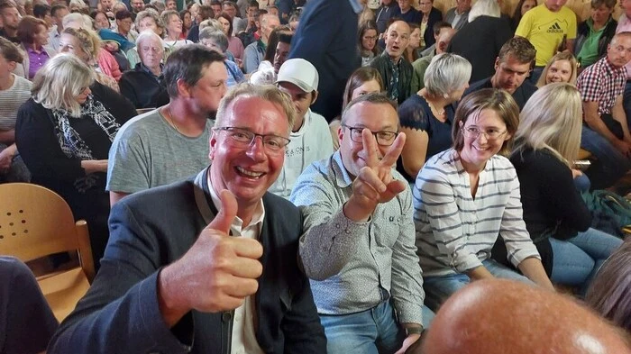 Drei Aufführungen gab es an den zwei Wochenenden in der Festhalle in Zeutschach. „Das Verlegenheitskind“, ein Bauernmusical in drei Akten verfasst von Franz Streicher, wurde gespielt. Bei allen drei Aufführungen war die Festhalle vollbesetzt.