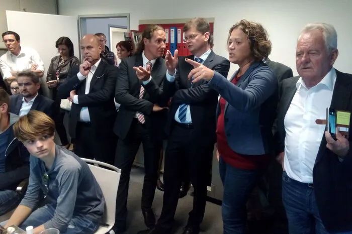 Das Team um Cornelia Schweiner starrte vor der Hochrechnung gespannt auf den Bildschirm im Bezirksbüro der SPÖ. Nach den ersten Zahlen brach kein Jubel aus.