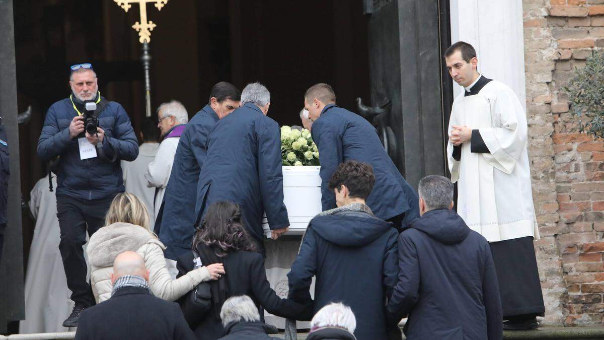 Beerdigung von Giulia Cecchettin am 5. Dezember | Beerdigung von Giulia Cecchettin am 5. Dezember
