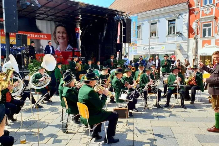 Kurt Wallner, Bürgermeister der Stadt Leoben, dirigierte. 