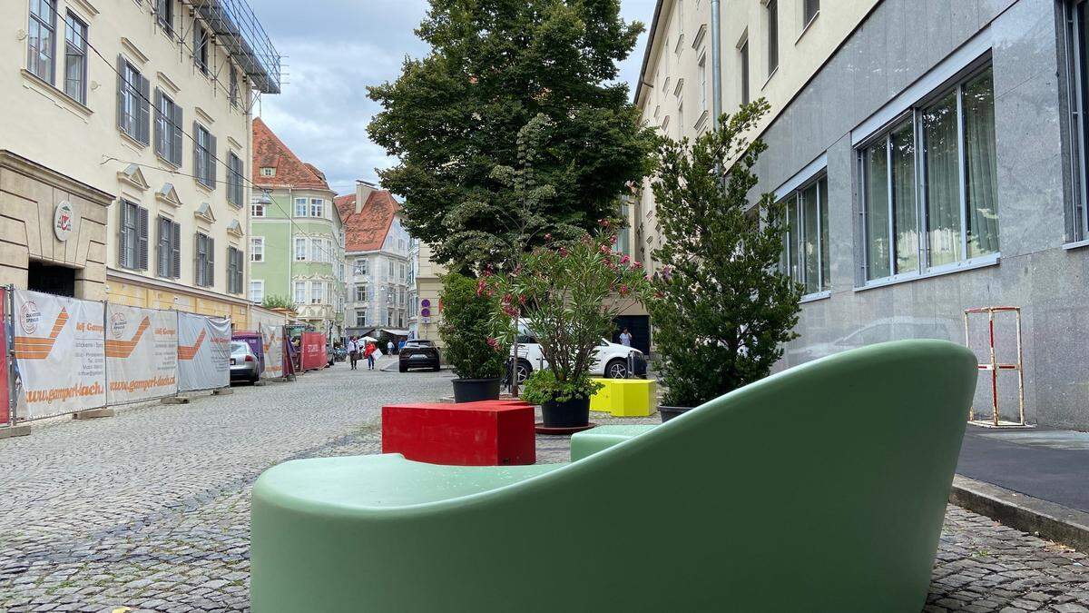 Neue Sitzmöbel am Bischofplatz