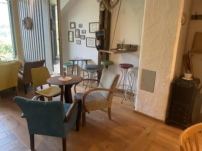 Das Café im Vintage-Stil kann auch von Einheimischen besucht werden
