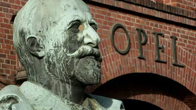 Skulptur von Adam Opel in Rüsselsheim