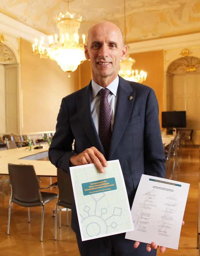 Wirtschafts- und Wissenschaftslandesrat Willibald Ehrenhöfer: „Viel wichtiger ist es, dass die Rahmenbedingungen für die heimischen Betriebe passen“ | Wirtschafts- und Wissenschaftslandesrat Willibald Ehrenhöfer: „Viel wichtiger ist es, dass die Rahmenbedingungen für die heimischen Betriebe passen“