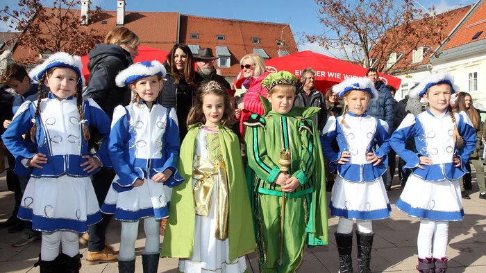 Prinzessin „Fiona I“, Fiona Gjonaj (7 Jahre) und Prinz „Schalkus VII“, Sebastian Holzmann (6 Jahre)