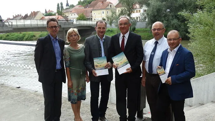 Vizebürgermeister Josef Sommer, Messe-Geschäftsführerin Mateja Jaklic, Bezirkshauptmann Alexander Majcan, Messedirektor Janes Erjavec, Janez Kramberger Bürgermeister Lenart) und der Landtagsabgeordnete Anton Gangl (v. li.) freuen sich schon auf die 54. „Agra“ in Gornja Radgona.