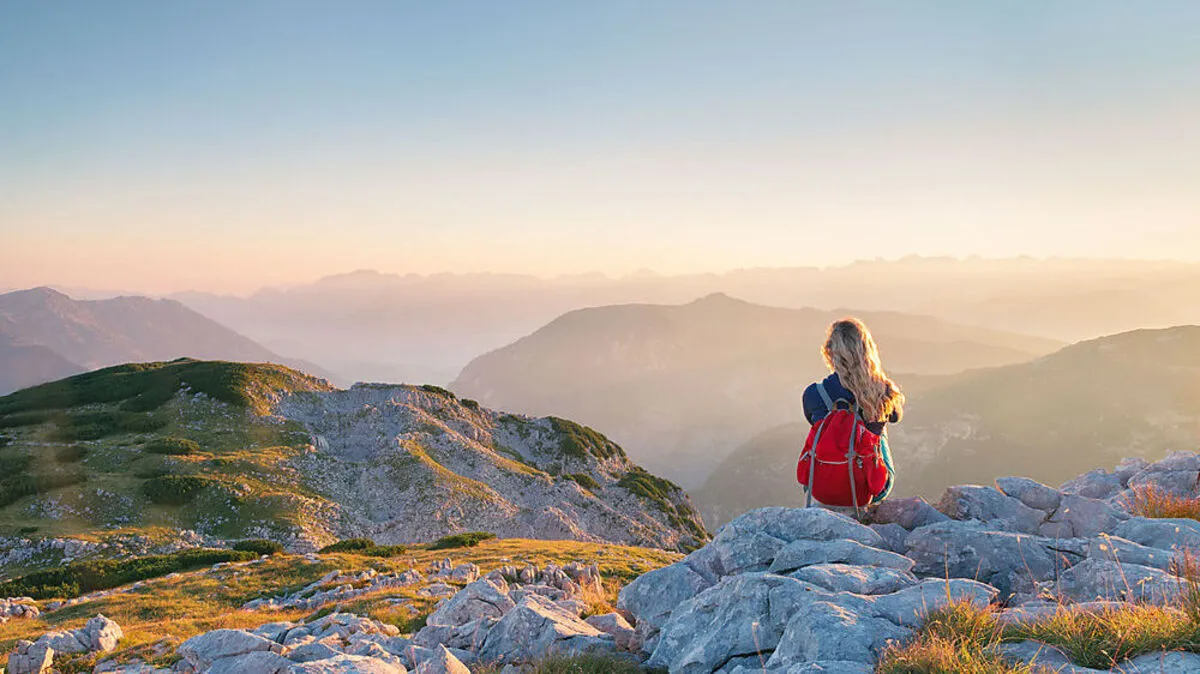 Um innezuhalten, muss es nicht immer so ruhig sein wie auf diesem Berggipfel. Auch im Alltag sind kleine Auszeiten  Balsam für die Seele