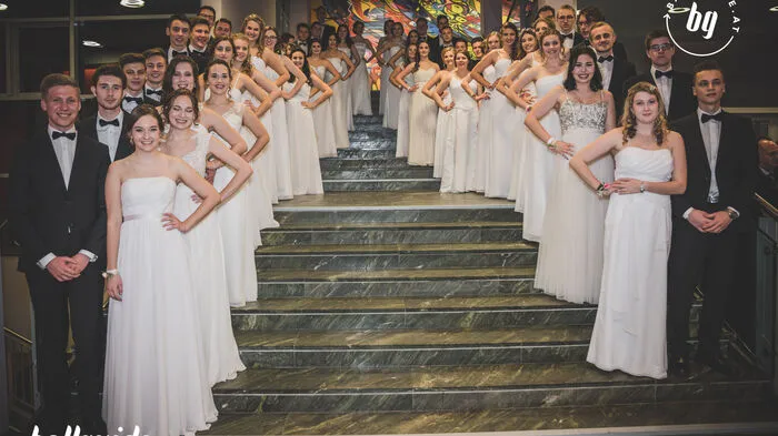 Am Samstagabend (10. Dezember 2016) feierten die Maturanten des BG/BRG Bruck an der Mur im Kulturhaus Bruck an der Mur unter dem Motto "Catch Me If You Can - Vom Profischummler zum Weltenbummler" einen wunderbaren Maturaball.