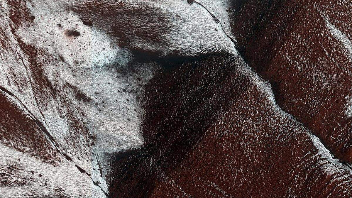 Auffällige Fließstrukturen an den Mars-Steilhängen