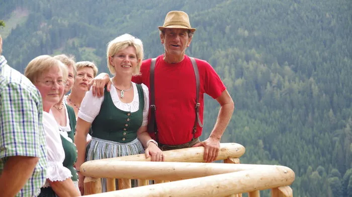 Karl Wenzel mit Huberta "Hubsi" Weißenbacher, die das Fest für ihn organisiert hat