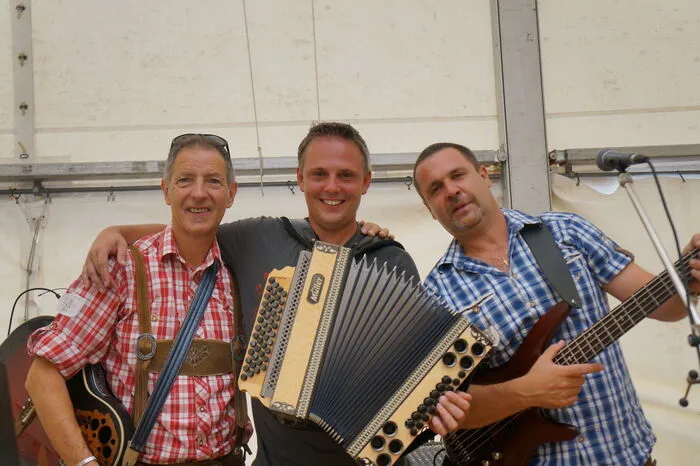 Die „Stoni Power“ mit Franz Stoni (mitte), Erwin Trippolt (links) und Heribert Kopp (rechts) unterhielten die vielen Gäste am Sonntag Nachmittag.