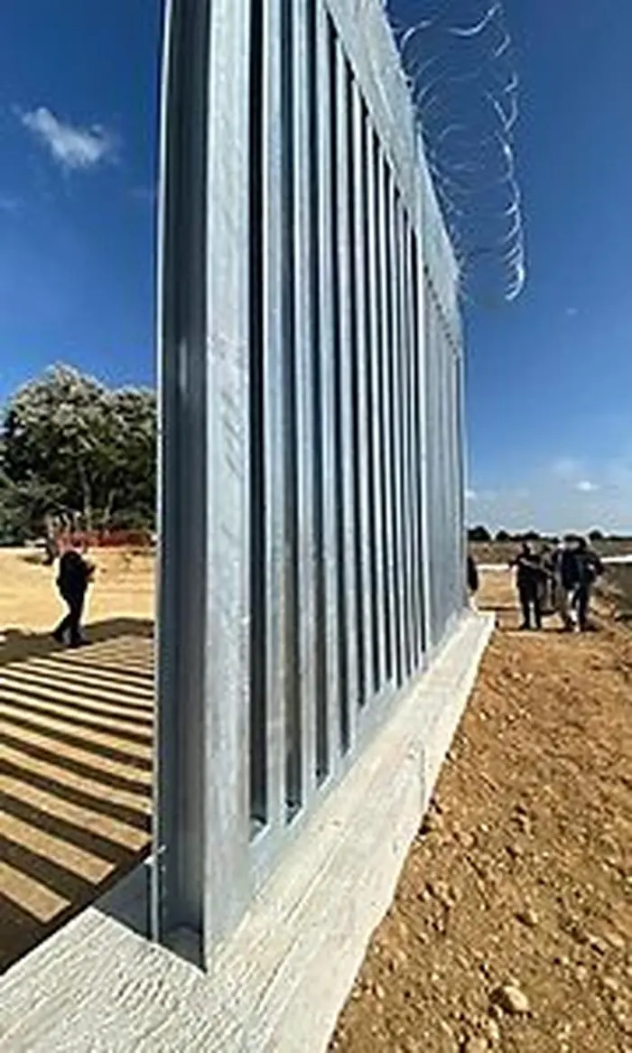 Ein Modellstück des Zauns