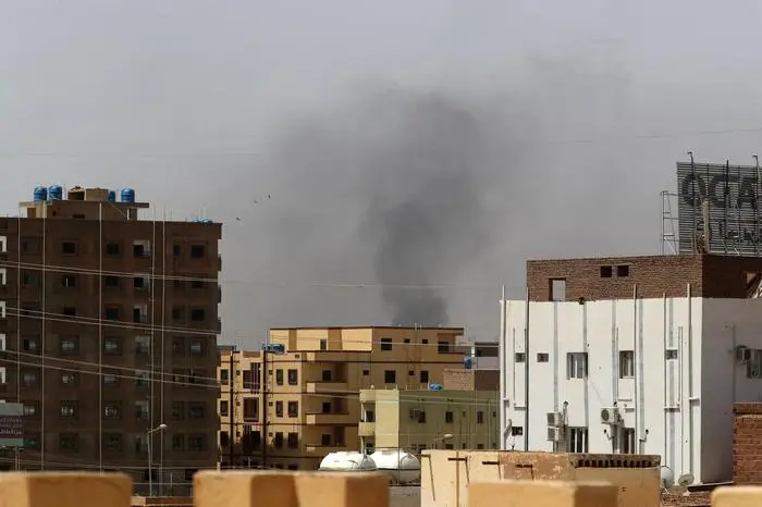 Smoke rises above buildings in Khartoum on April 15, 2023, amid reported clashes in the city. - The Sudanese army said on April 15 that paramilitaries attacked its bases in Khartoum and elsewhere, shortly after the paramilitary said their camps were attacked by the regular army. (Photo by ASHRAF SHAZLY / AFP)