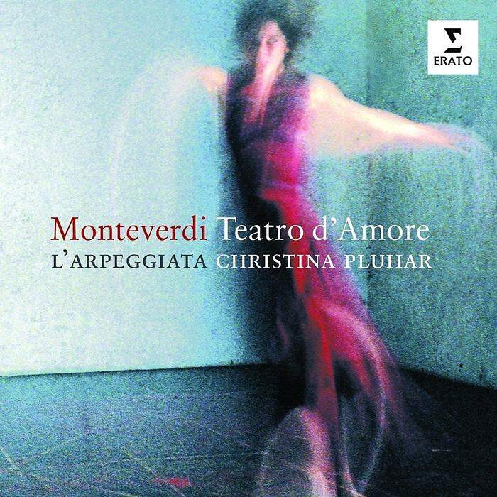 Christina Pluhar lädt u. a. mit den Sängern Nuria Rial und Philippe Jaroussky ins „Teatro d’amore“. „Zum Weinen schön“, lobte 2013 die „Zeit“ diese aufgefädelten Monteverdi-Perlen. Die in Paris lebende Grazer Lautenistin hatte 2011 schon dessen „Marienvesper“ eingespielt (beides bei Virgin). 