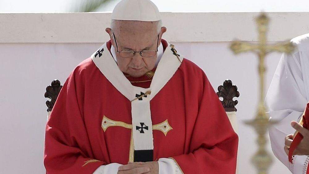 &quot;Geld und Machtgier mahen den Menschen zum Sklaven&quot;, sagt Papst Franziskus bei der Messe in Palermo