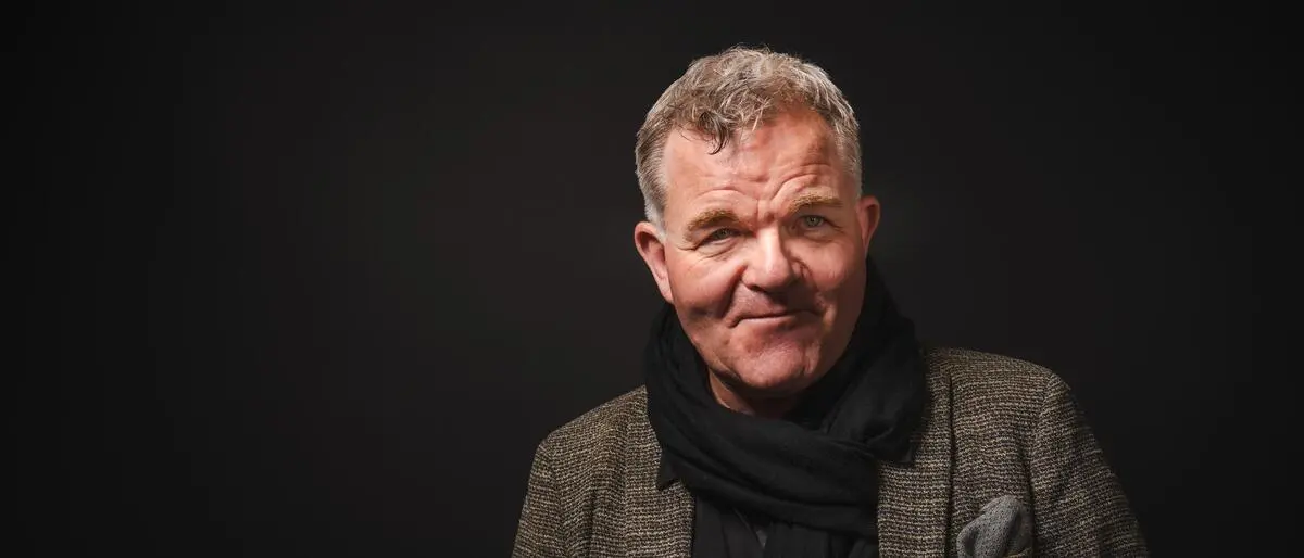 Schauspieler Cornelius Obonya über Männlichkeit und Gefahr. 