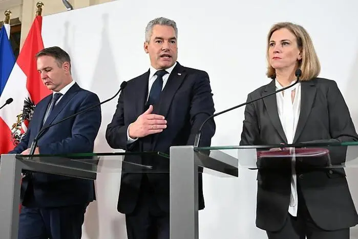 Gegen den scheidenden ÖVP-Chef haben die meisten in der Partei nichts, was für ihn eine gute politische Lebensversicherung war. Nehammer gilt als freundlich und umgänglich, selbst bei andere Parteien wohl gelitten.