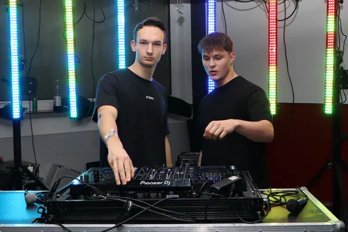 In der Kellerdisco sorgten "DJ Church­er" und "DJ Smurfy" für die richtige Stimmung!