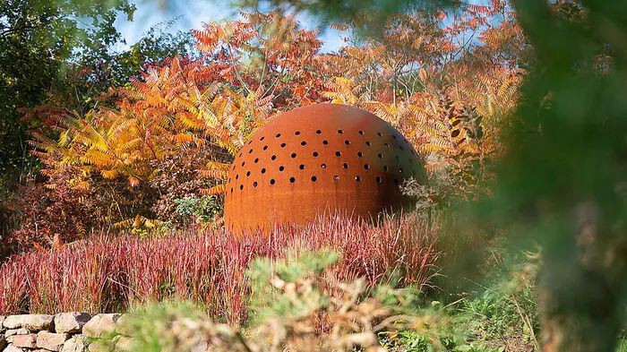 Leuchtende Farben im Schaugarten: "Alles lässt sich auch für kleine Räume planen", sagt Gartenprofi Bernhard Haanl