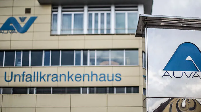 Zwei der drei Verletzten wurden von den Flugrettungen ins UKH Klagenfurt, einer wurde ins LKH Villach eingeliefert