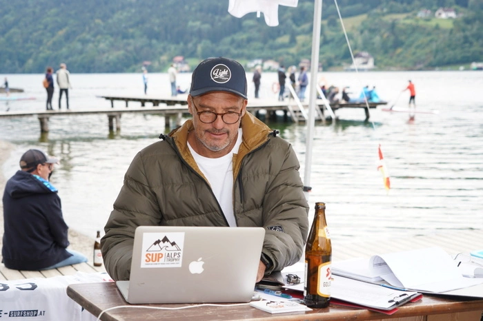 Klicken Sie sich bitte durch diese Serie.