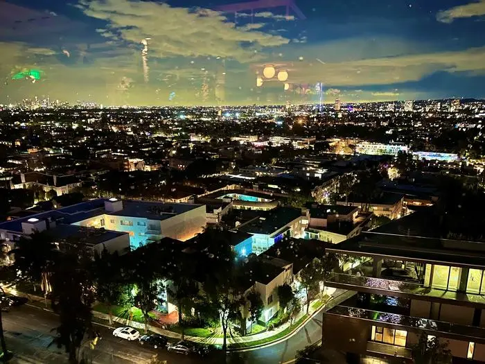 Die Aussicht, wenn man brandneuen Puck-Rooftop-Restaurant „Merois“ im Pendry-Hotel speist