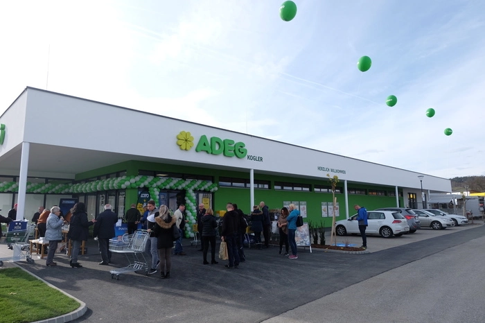 Das Nahversorgerzentrum wurde auf einem bestehenden Parkplatz gebaut, somit wurde laut Bürgermeister Erich Prem keine Fläche versiegelt.