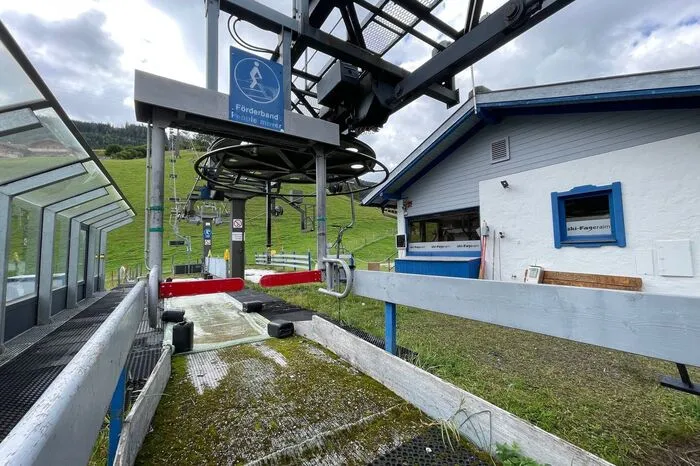 Die Forstaubahn ist in die Jahre gekommen, hier die Talstation direkt in der Gemeinde Forstau. Der Standort bleibt der gleiche, ein Teil der Station wird wiederverwendet
