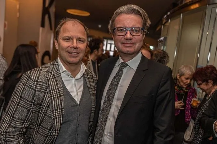 In Festlaune: Kulturlandesrat Christopher Drexler mit Bernhard Rinner von der Theaterholding