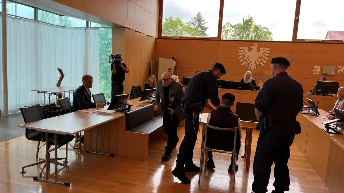 Das Geschworenenverfahren gegen den erst 18-jährigen Angeklagten startete am Montag am Landesgericht Leoben