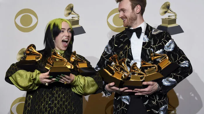 Ein unschlagbares Duo: Billie Eilish und ihr Bruder Finneas O'Connell, der im Musikuniversum seiner Schwester eine maßgebliche Rolle spielt. 