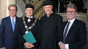 Stefan Pierer, Vorsitzender des Uni-Rats, der scheidende Rektor Wilfried Eichlseder, Peter Moser und Bildungsminister Martin Polaschek