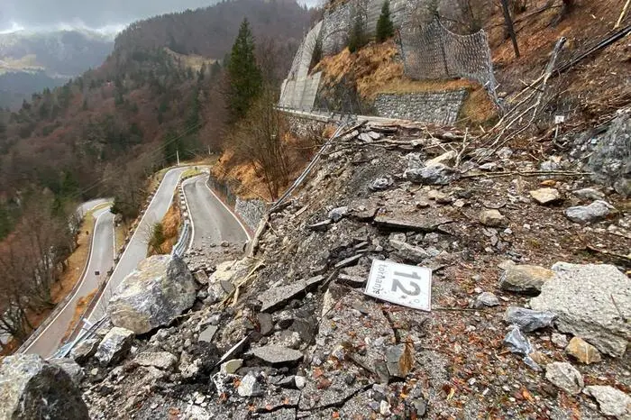 italienische Plöckenpassstraße SS StradaStatale 52 bis Monte Croce  Staatsstraße 52 b Plöckenpass