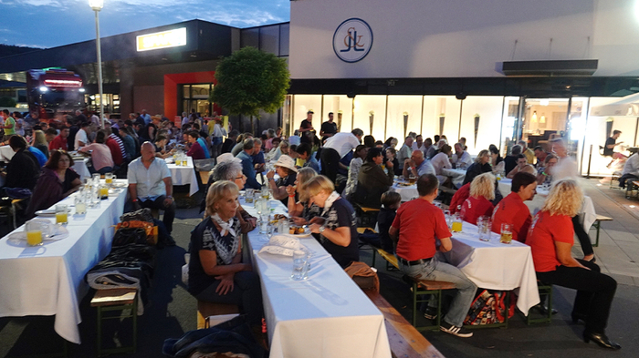 Über 400 Besucher waren von Line Dance, der Truck Show und den amerikanischen Grillspezialitäten begeistert.