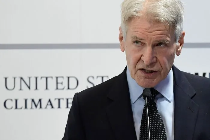 "Star-Wars"-Schauspieler Harrison Ford, ein erklärter Klimaaktivist, betonte, es bedürfe jetzt großen Mutes, um die Krise anzugehen. "Aber im Jahr 2017 hat die Regierung meines Landes das Gegenteil von Mut bewiesen. Wir brauchen eine neue politische Führung, sonst wird es so weitergehen." Wenn die Weltgemeinschaft jetzt nicht beherzt Initiativen ergreife, "dann wird die Erde unbewohnbar, und dann wird nichts anderes mehr zählen", sagte der 77-Jährige.