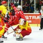 Salmela (vorne links) spielte mit Biel in der Champions Hockey League auch gegen den KAC