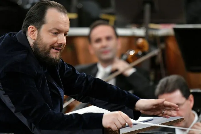 Und Jubilare zu feiern gab es für die Wiener Philharmoniker auch diesmal genug: Neben dem 150. Jahrestag des Musikvereinsgebäudes selbst . . . 